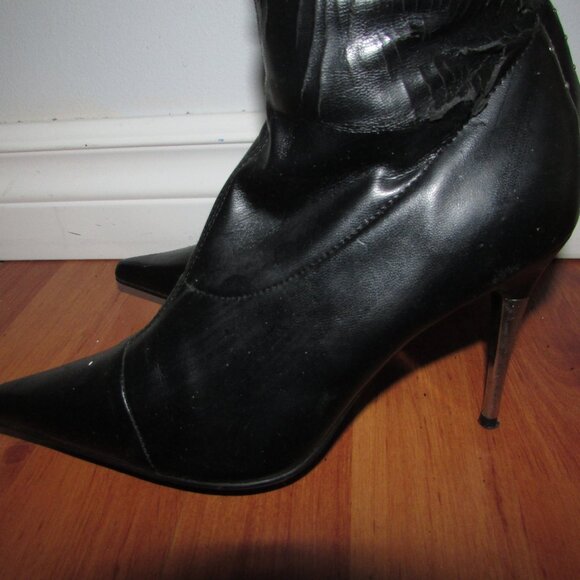 Black Pleather Silver Stiletto Heeled Riveted Boots - Sz 7-7.5 - Picture 2 of 11